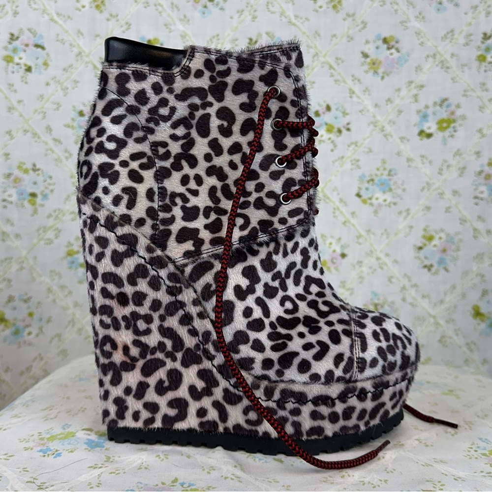 Never Worn Xhilaration Furry Snow Leopard Womens Shoes Platform Wedge Heels